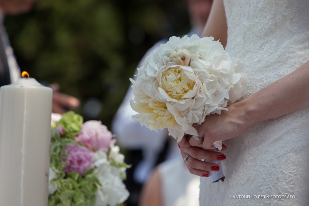 Bouquet sposa bianco peonie e ortensie