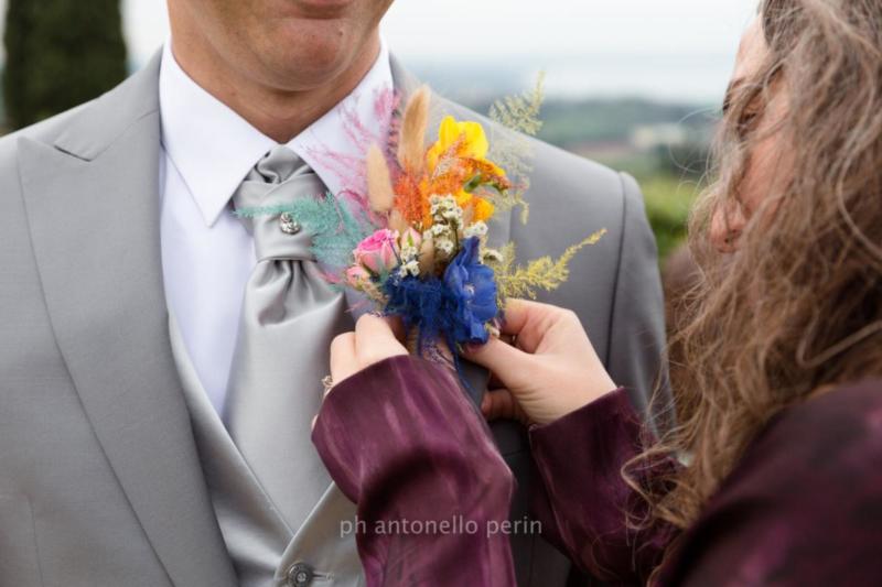 Mediterranean style coloured wedding on lake garda