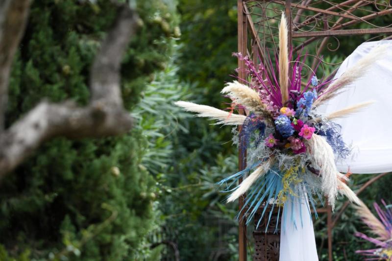 Mediterranean style coloured wedding on lake garda